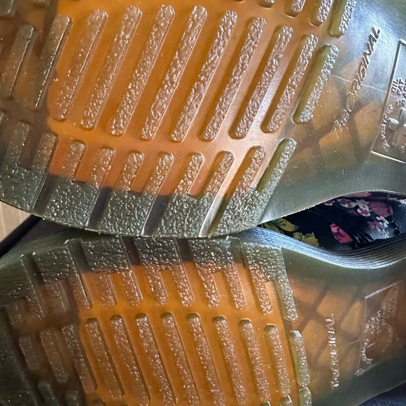 1460 Pascal Dr Marten Boots, Brand New size 8US, 39EU - Picture 12 of 15